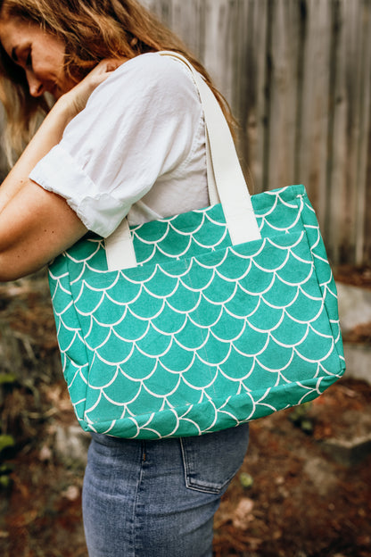 Wanderer Tote in Scales Print